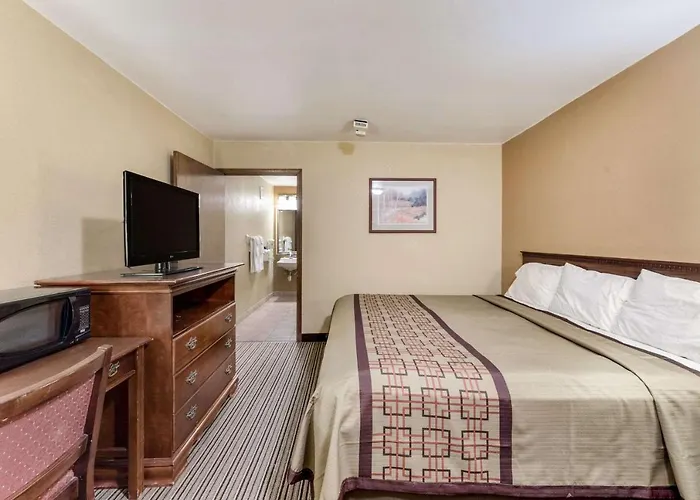 Rodeway West 3*