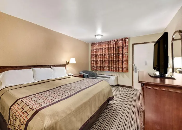 Rodeway West Inn 3*