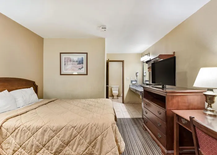 Rodeway West 3*