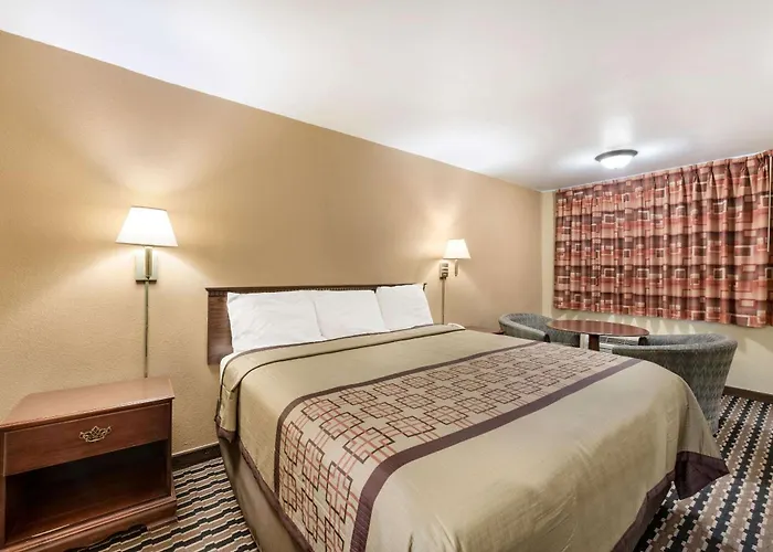 Rodeway West Inn Columbus