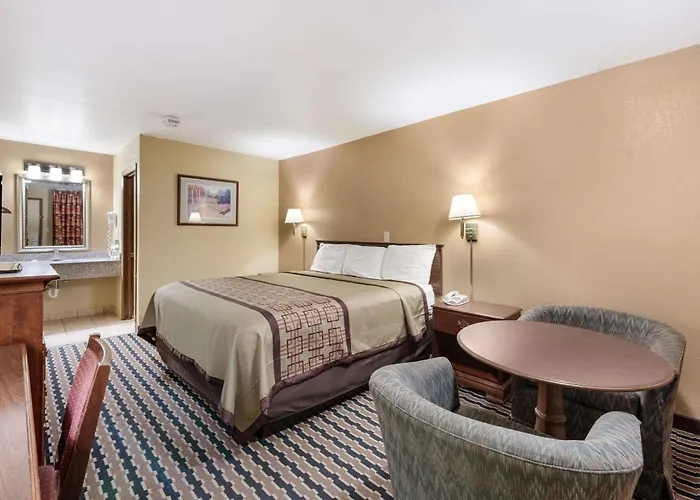 Rodeway West Inn Columbus