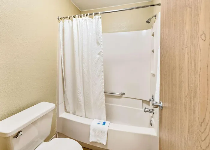 Rodeway West Inn Columbus