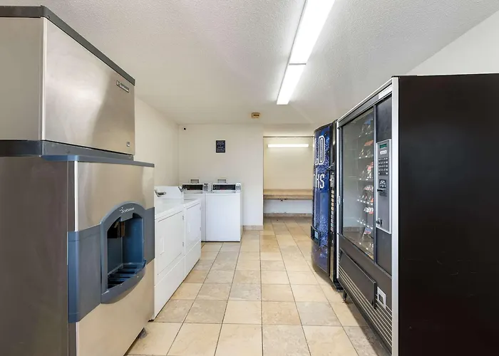 Rodeway West Inn 3*