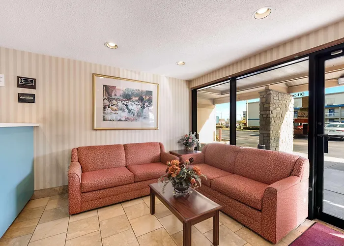 Rodeway West 3*