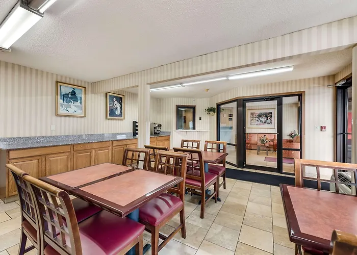 Rodeway West Inn 3*