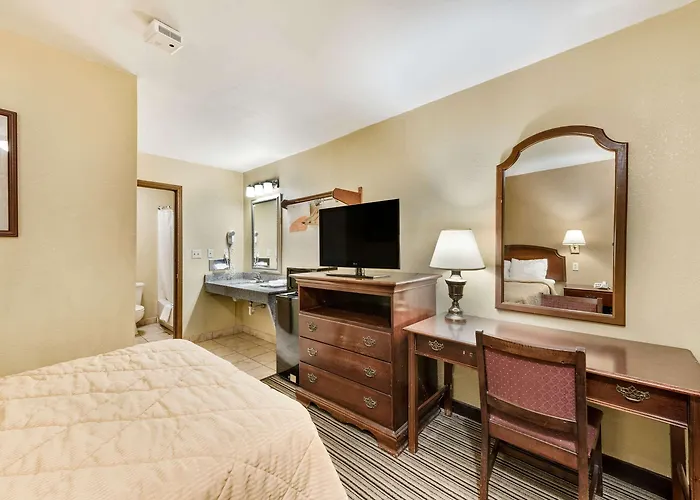 Rodeway West Inn 3*