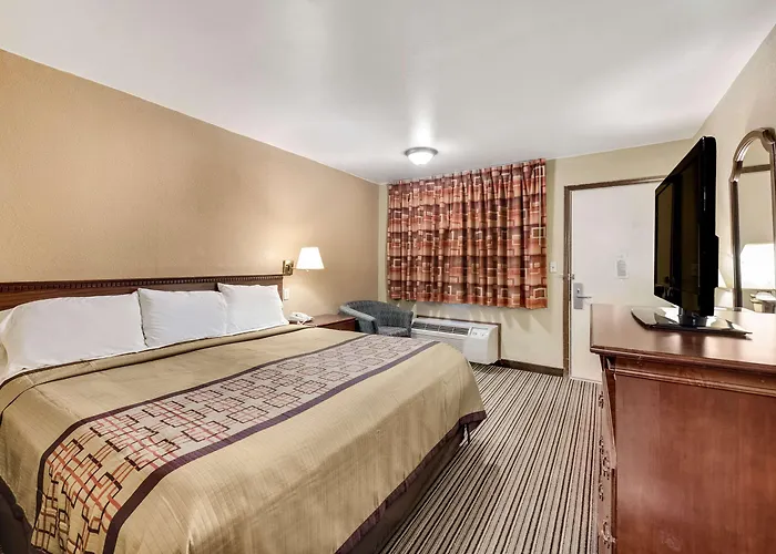 Rodeway West Inn Columbus