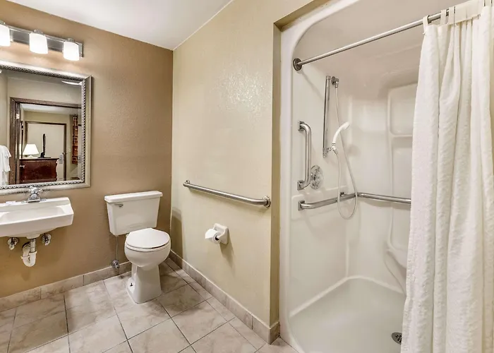 Rodeway West 3*