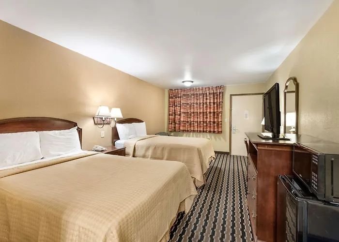 Inn Rodeway West