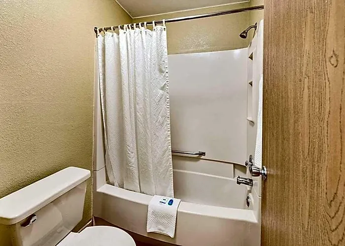Inn Rodeway West