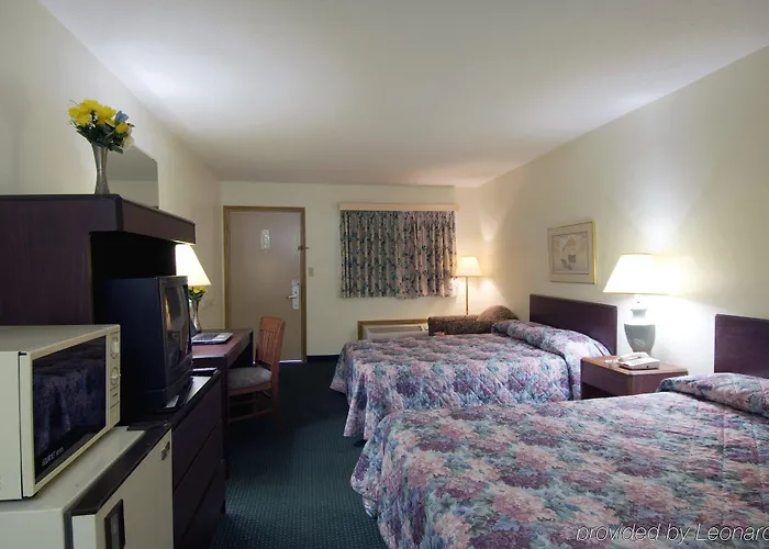 Rodeway West 3*