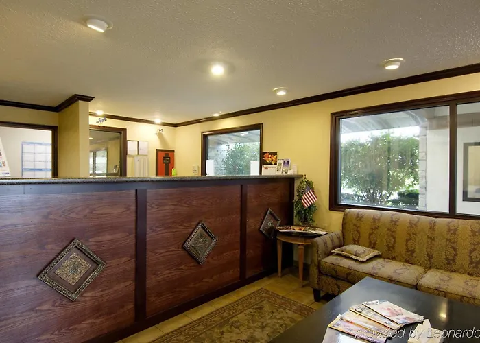 Rodeway West Inn